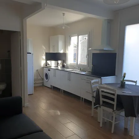 T4 Lumineux Avec Balcon - 3eme Etage Sans Ascenseur *